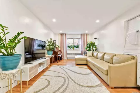 29-49 137th St #4D, New York, NY 11354