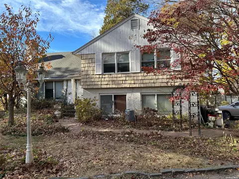 1999 N Plandome Rd, North Hempstead, NY 11030
