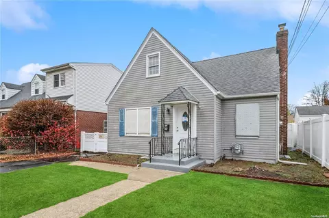 61 Grange St, Franklin Square, NY 11010