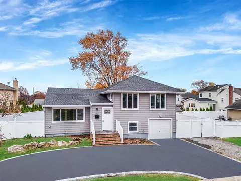 2597 S Saint Marks Ave, Bellmore, NY 11710