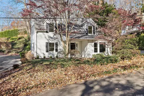 84 Prospect Rd, Centerport, NY 11721