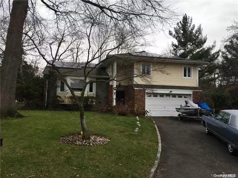 4 Imperial Ct, North Hempstead, NY 11023