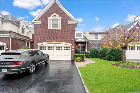 6 Kensington Cir #-, North Hempstead, NY 11030