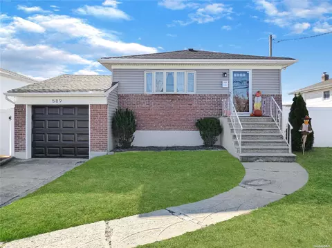 589 Yale St, Oceanside, NY 11572