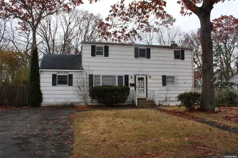 1105 Namdac Ave, Bay Shore, NY 11706