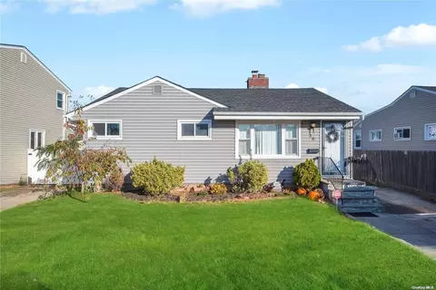 38 Hubbard Ave, Freeport, NY 11520