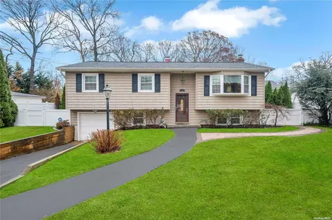 25 Garden St, Nesconset, NY 11767
