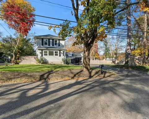 101 Olive St, Huntington Station, NY 11746