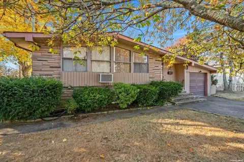 22 Dennis Dr, Lake Ronkonkoma, NY 11779