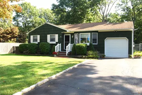 155 Patchogue Holbrook Rd, Holbrook, NY 11741