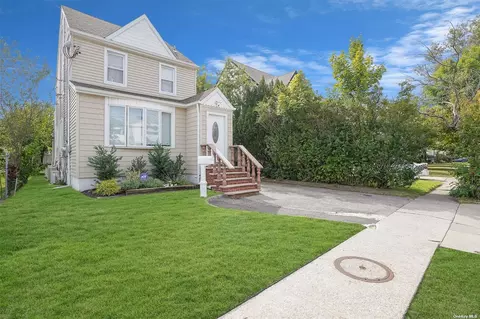 66 Kenmore Rd, Valley Stream, NY 11581