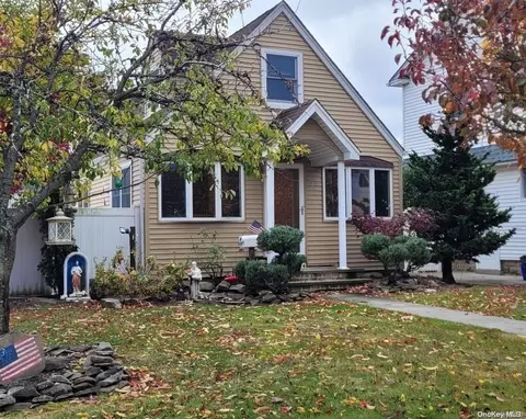 20 Oakview Ave, Oceanside, NY 11572