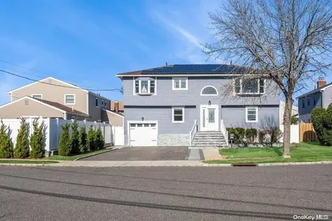 118 Stillwater Ave, Massapequa, NY 11758