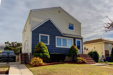 92 3rd Ave, East Rockaway, NY 11518