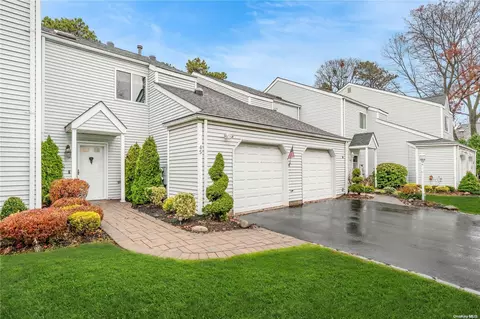 45 Max Ct #45, Islandia, NY 11749
