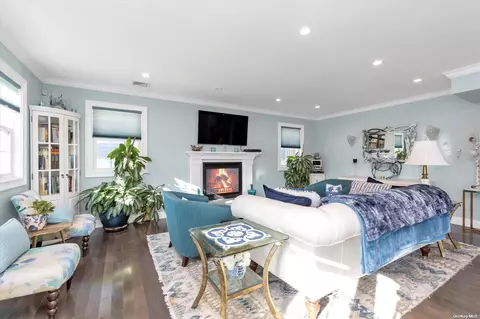 423 E Harrison St, Long Beach, NY 11561