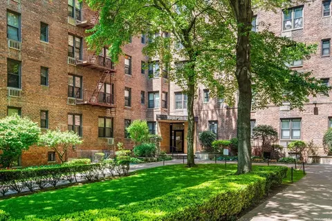 140-33 34th Ave #4G, New York, NY 11354