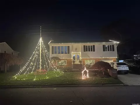 813 Stanley St, West Islip, NY 11795