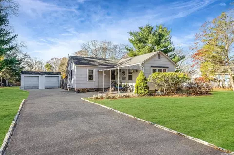 20 Church Ln, Middle Island, NY 11953