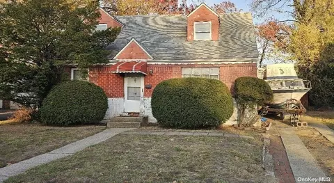 141 Russell Ave, Elmont, NY 11003