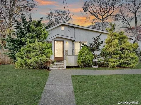 190 Beaver Dr, Mastic Beach, NY 11951