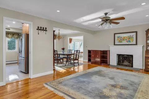 15 Strawberry Ln, Huntington, NY 11743