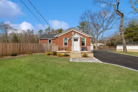 58 Sally Ln, Ridge, NY 11961