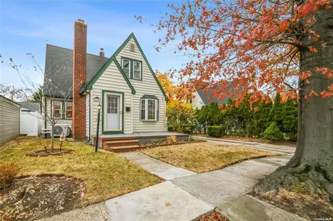 1684 Wilson St, Baldwin, NY 11510