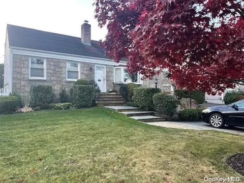 49 Chatham Rd, Hewlett, NY 11557