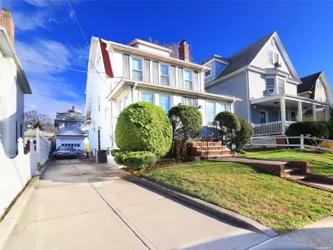 43-27 168th St, New York, NY 11358