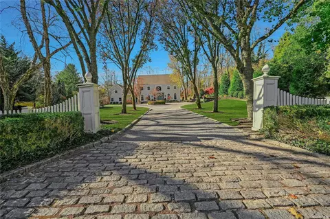 12 Knutson Ct, Huntington, NY 11743