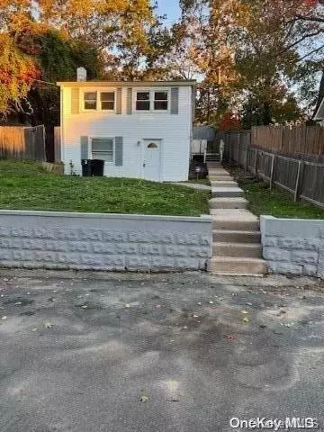 59 Port Washington Ave, Sound Beach, NY 11789
