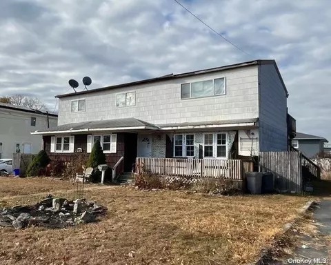 32 Bond St, West Babylon, NY 11704