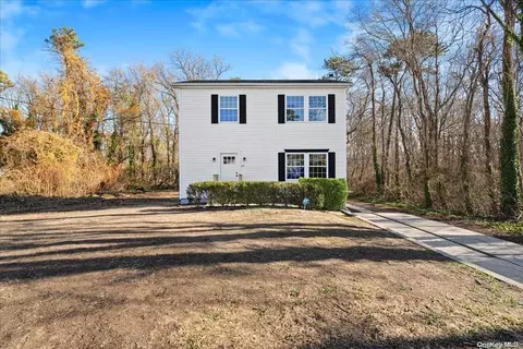 29 Birch St, Wyandanch, NY 11798