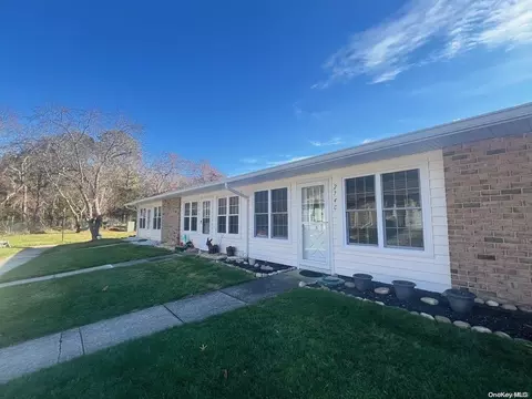 274 Berwick Ct # C, Ridge, NY 11961