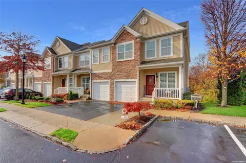 64 Warwick Dr #64, Massapequa, NY 11758