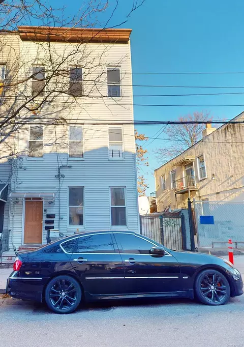 60-17 54th Pl, New York, NY 11378