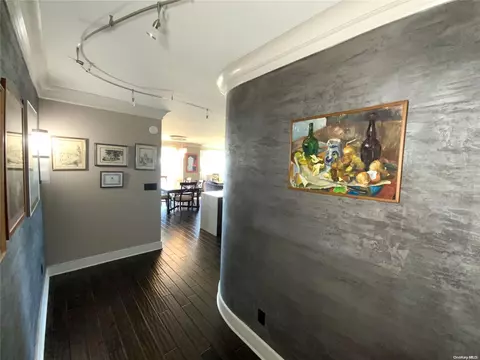 26910 Grand Central Pkwy #15V, New York, NY 11005