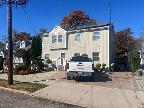 1555 Spring St, East Meadow, NY 11554