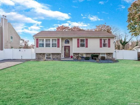 1432 E Forks Rd # A, Bay Shore, NY 11706