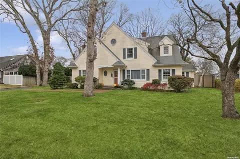 60 Hopkins St, Sayville, NY 11782