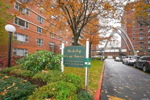 52-30 39 Dr #9L, Woodside, NY 11377