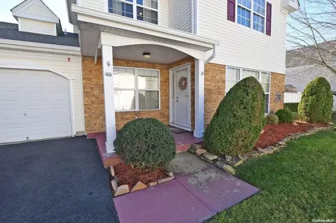 10 Tracie Ln #1, Middle Island, NY 11953
