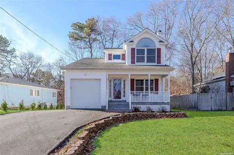 2 Cheemaun Trl, Ridge, NY 11961