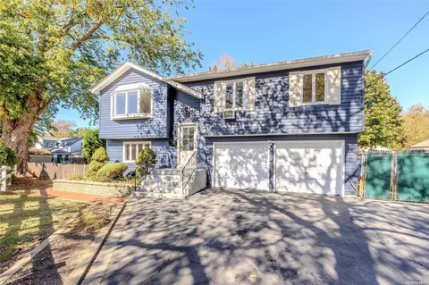 1 Lori Ct # A, Northport, NY 11768
