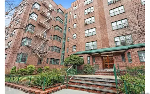 34-41 S 78th St #5A, New York, NY 11372