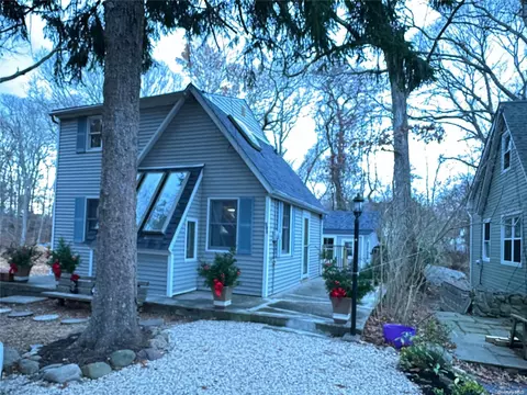 131 Fire Ln, Wading River, NY 11792