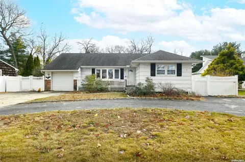 3526 Union Blvd, East Islip, NY 11730