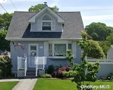 229 Johnson Ave, Sayville, NY 11782