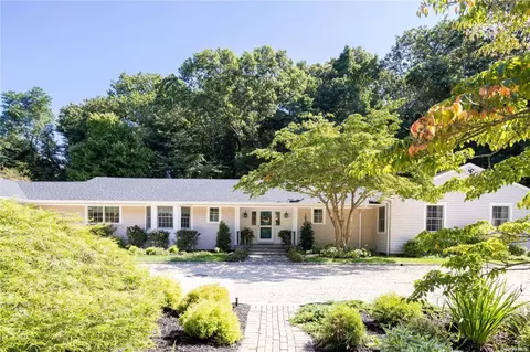 1281 Wolver Hollow Rd, Oyster Bay, NY 11771